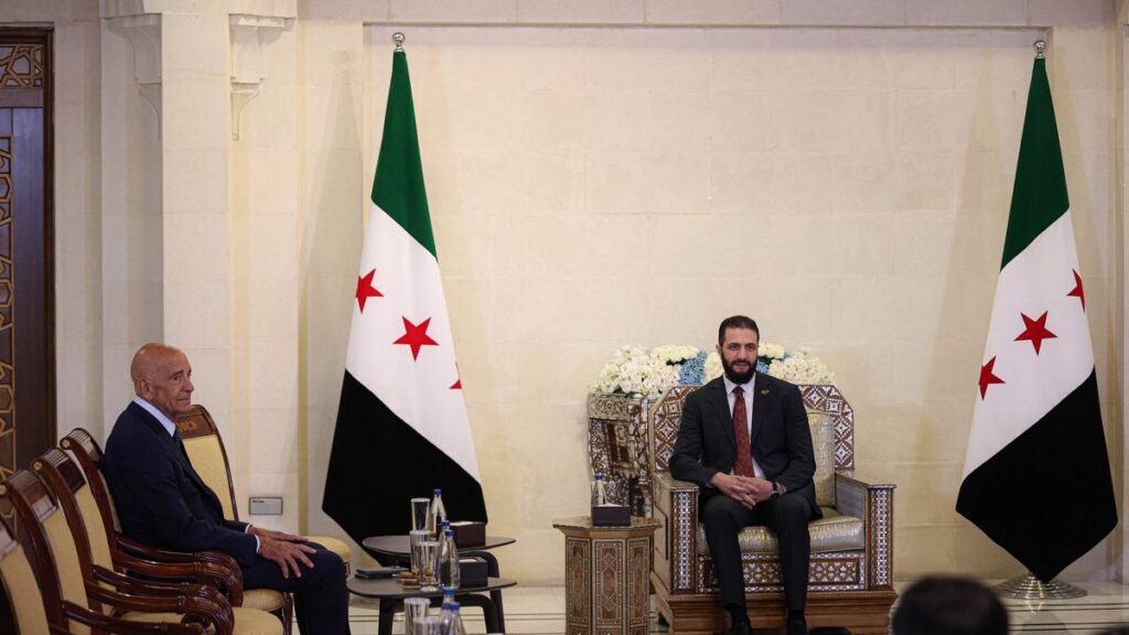 US-Sondergesandter Tom Barrack mit Syriens Präsidenten Ahmed al-Sharaa