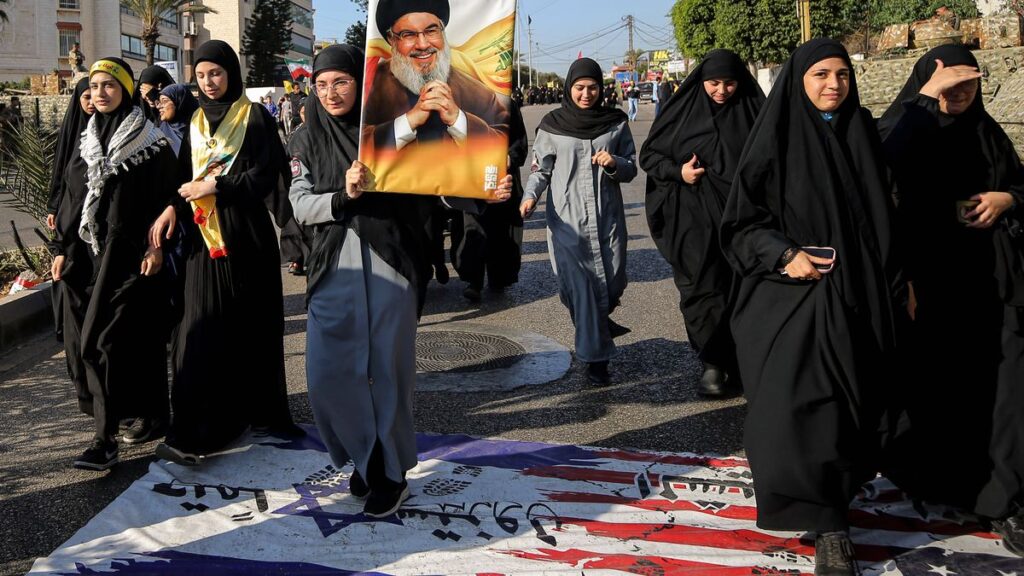 Unter Druck: Hisbollah-Anhängerinnen in Beirut demonstrieren gegen die USA und Israel