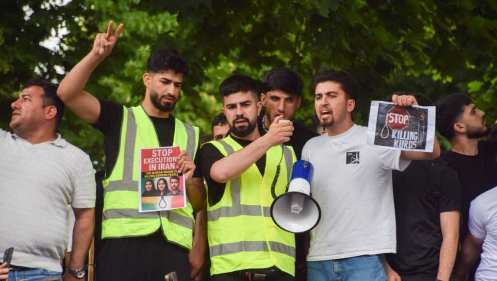 Kurden in London protestieren gegen die Repressionswelle im Iran