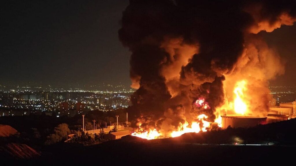 Brand in im iranischen Öldepot Sharan bei Teheran