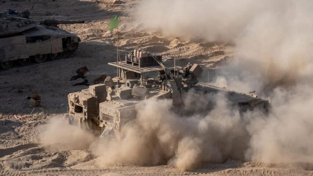Israelische Panzer bei einem Einsatz in Dschabalija im nördlichen Gazastreifen