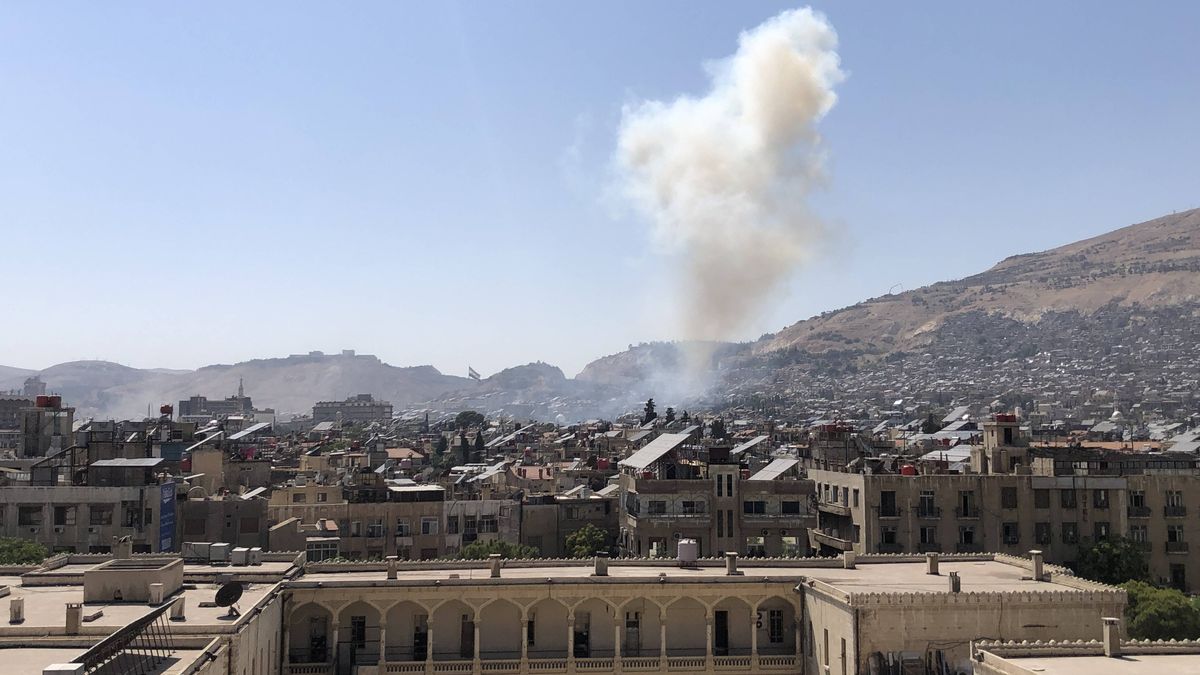 Rauch über Damaskus nach einem israelischen Luftangriff auf den Komplex des syrischen Militärhauptquartiers
