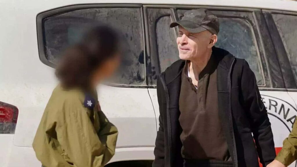 Die ehemalige Hamas-Geisel Keith Siegel bei seiner Rückkehr nach Israel