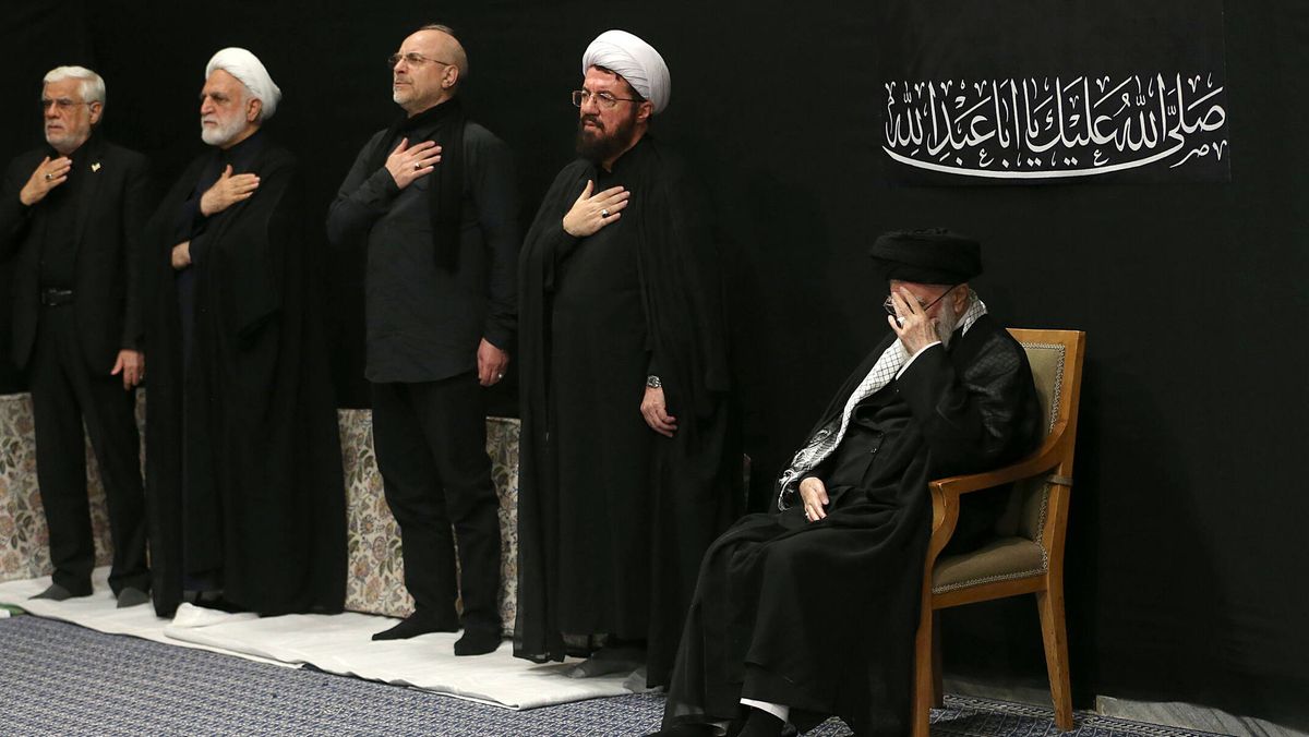 Erster öffentlicher Auftritt: Khamenei trauert anlässlich von Aschura um Hussein ibn Ali
