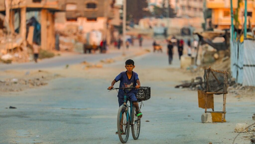 Völkermord? Ein palästinensischer Junge am 22. Juli 2025 im Flüchtlingslager Al-Bureij im zentralen Gazastreifen