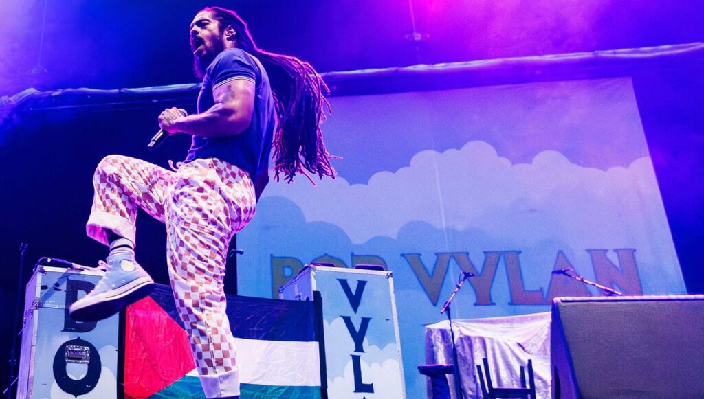 Beispiel für Antisemitismus in der Kunst: die britische Band Bob Vylan