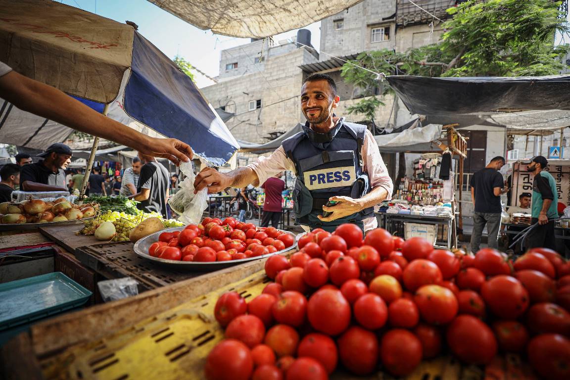 Markt in Gaza Ende Juli. Nahrungsmittel gibt es, aber zu von der Hamas künstlich in die Höhe getriebenen Preisen. (© imago images/Anadolu Agency)