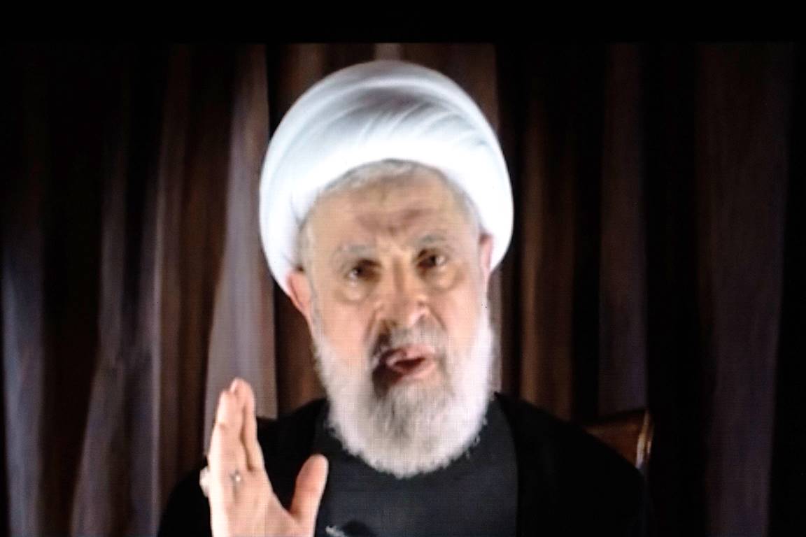 Hisbollah-Chef Naim Qassem droht mit der Zerstörung des Libanon, sollte seine Terrorgruppe entwaffnet werden. (© imago images/ABACAPRESS)