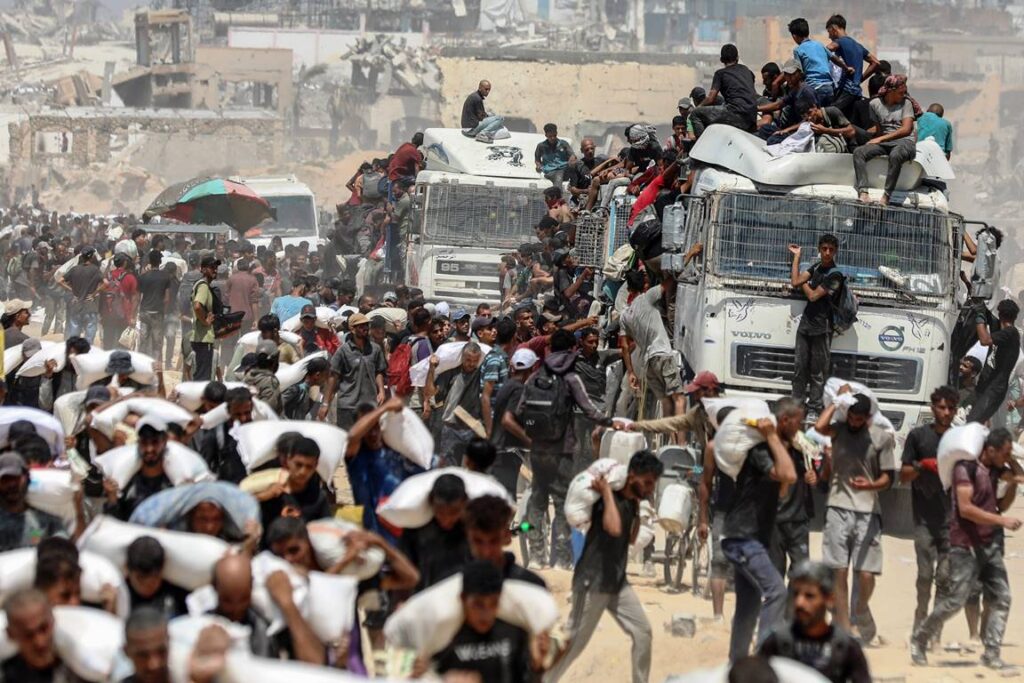 Ein israelischer Soldat beschreibt die Lage bei Hilfslieferungen im Gazastreifen als chaotisch. (© imago images/Xinhua)