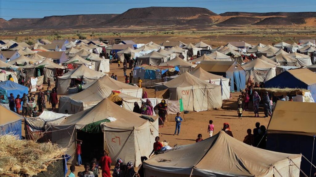 Millionen Sudanesen müssen in Flüchtlingslagern wie diesem nahe Khartum leben. (© imago images/Anadolu Agency)