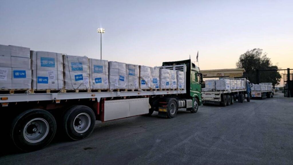 Ein UNO-Hilftransport-LKW auf dem Weg in den Gazastreifen. (© imago images/Anadolu Agency)