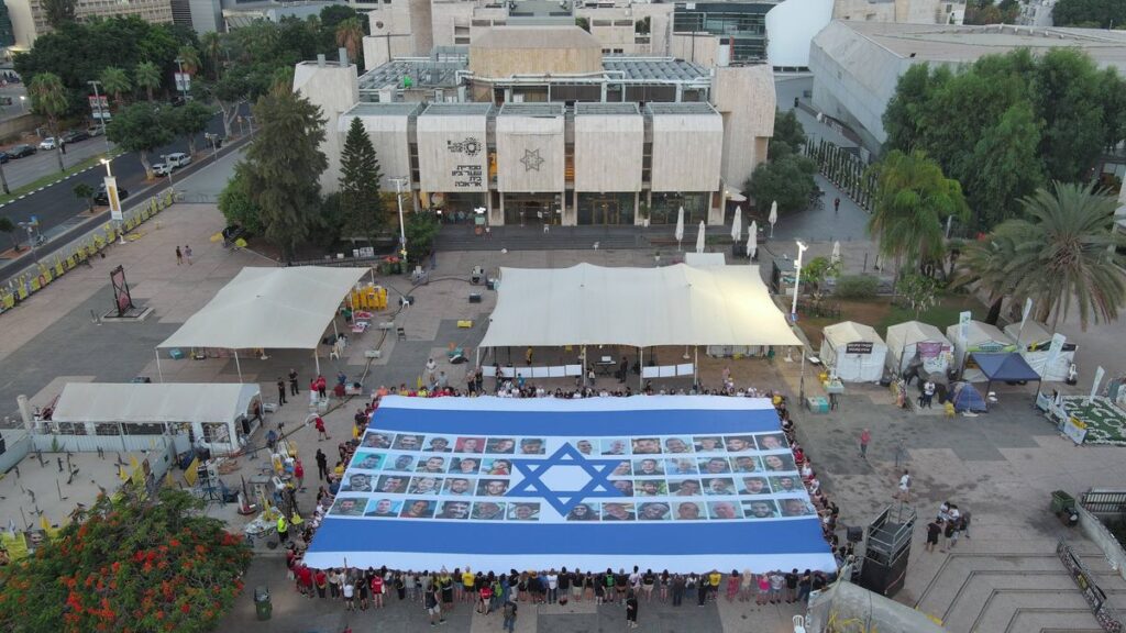 Demonstration auf dem Platz der Geiseln in Tel Aviv am 17. August