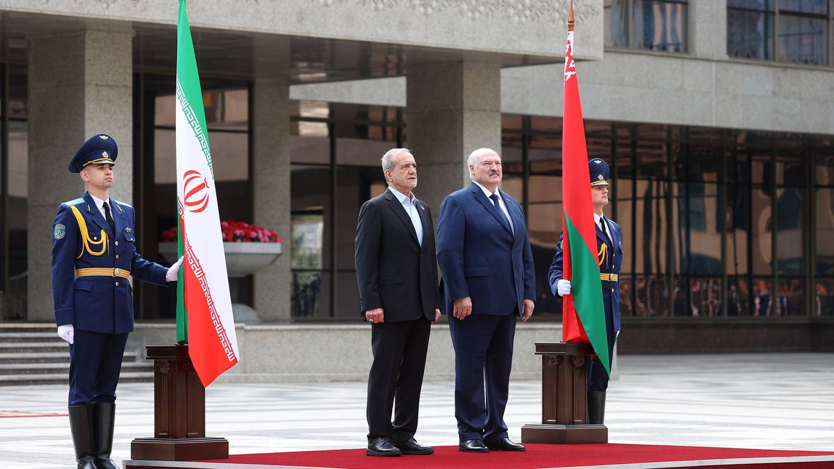 Irans Präsident Masoud Peseschkian zu Besuch bei seinem Amtskollegen Alexander Lukaschenko in Belarus