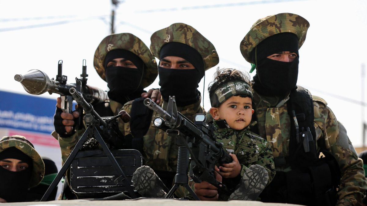 Hamas-Kämpfer bei einer Parade in Khan Yunis