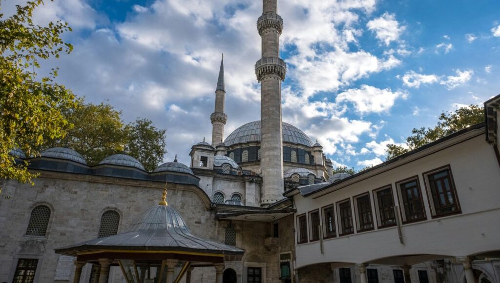 Die Eyüp-Sultan-Moschee in Istanbul, in der die antiisraelische IUMS-Konferenz stattfand