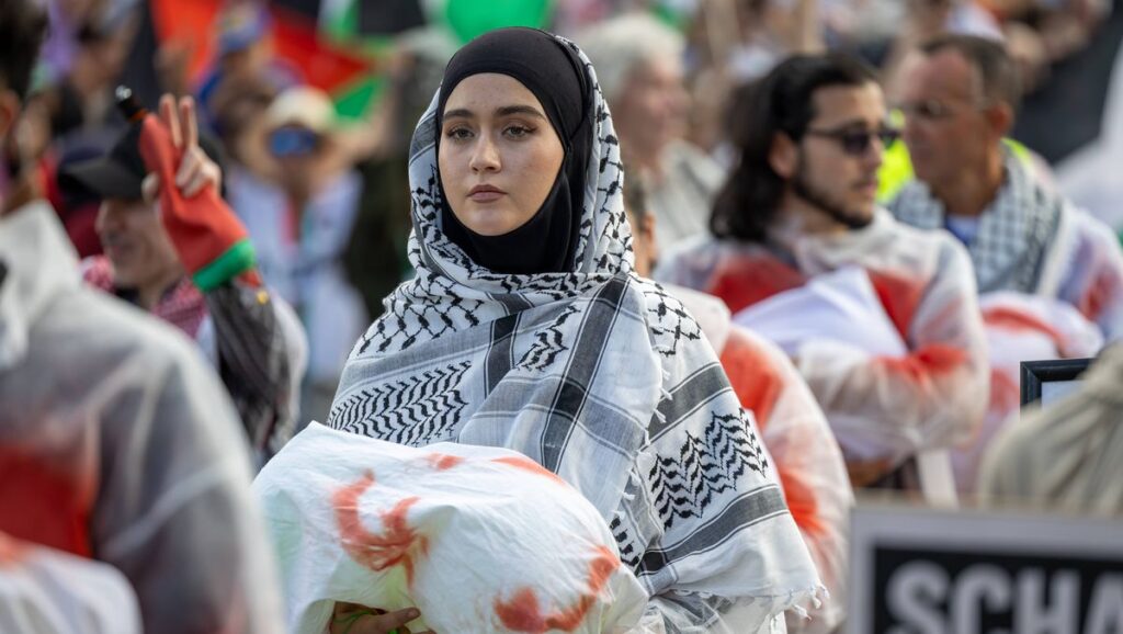 Auch das Stereotyp vom »Kindermörder Israel« durfte bei der Frankfurter Demonstration nicht fehlen