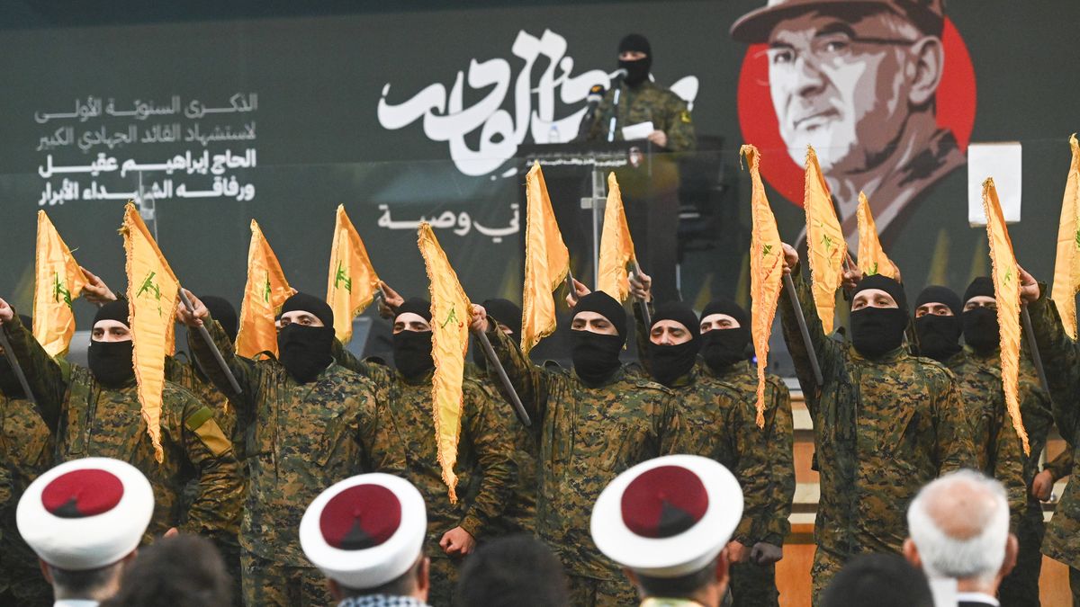 Hisbollah-Aktivisten bei der Gedenkfeier für einen von Israel im September 2024 getöteten Kommandeur