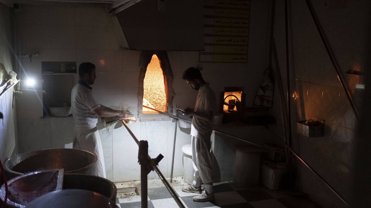 Auch Geschäfte und Betriebe im Iran sind von den permanenten Stromausfällen betroffen