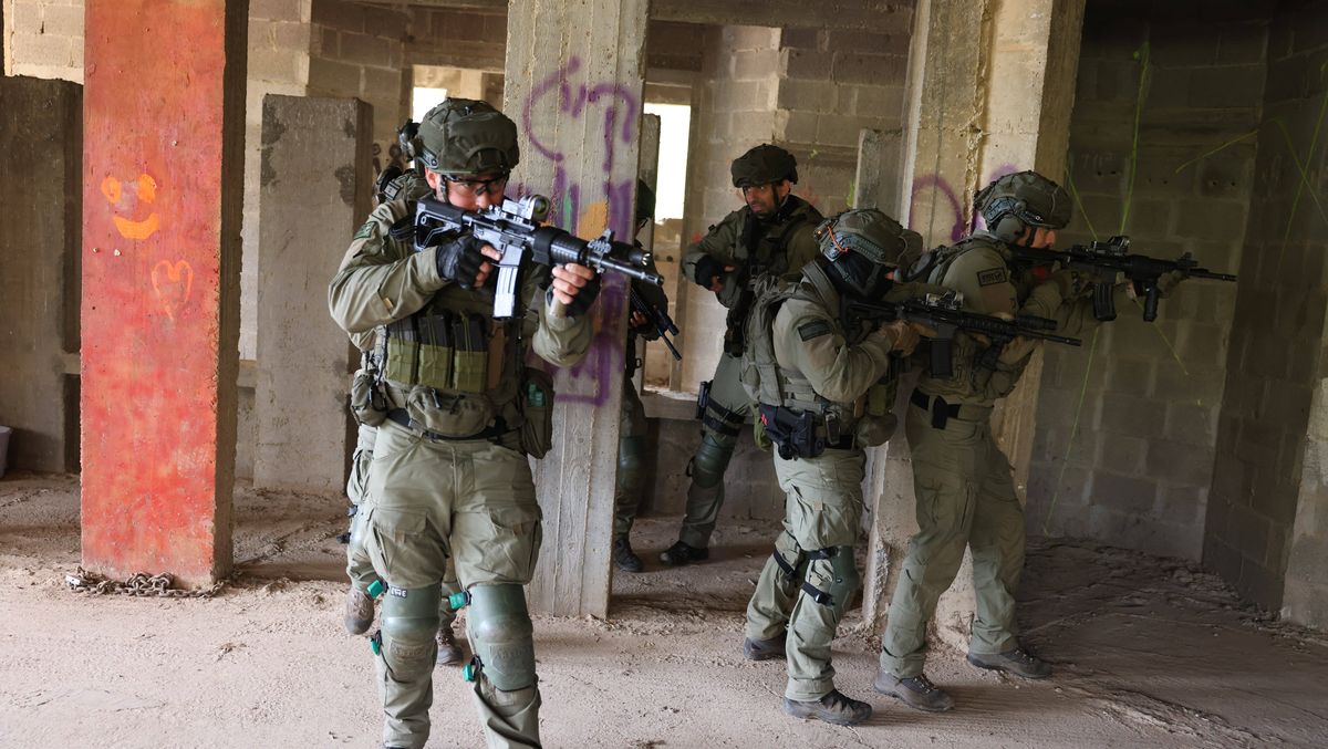 Starke wirtschaftliche und soziale Belastungen durch Krieg: Israelische Reservisten beim Training für den Einsatz