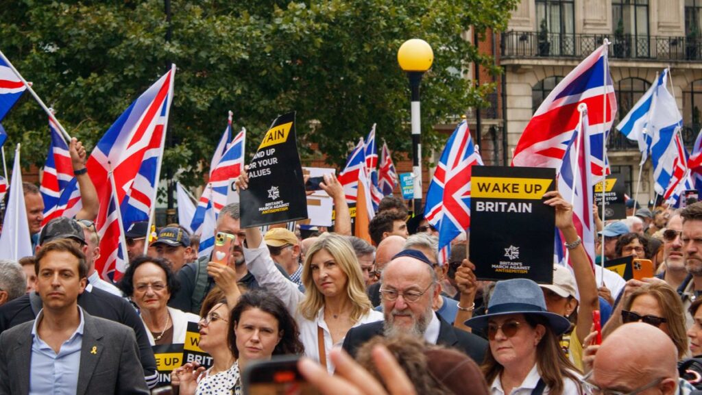 Landesweite Demonstration gegen Antisemitismus in London