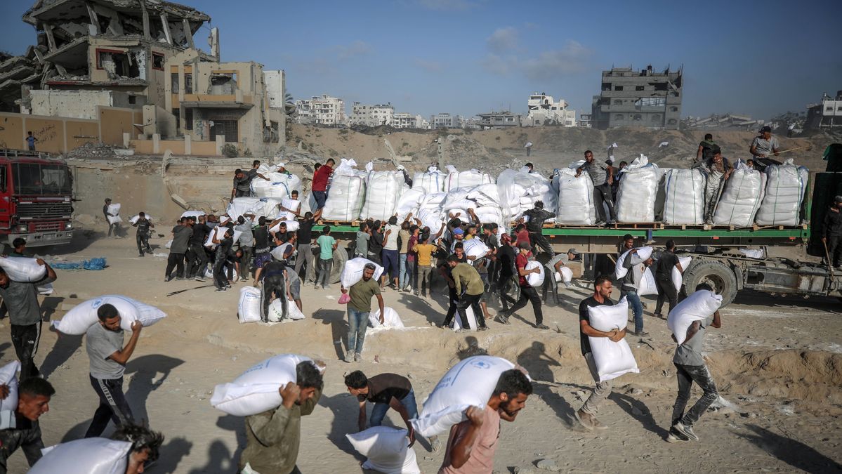 Dilemma: Mit seiner Hilfe der palästinensischen Zivilbevölkerung hilft Israel zugleich auch der Terrorgruppe Hamas