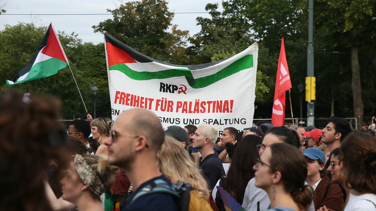 Aufmarsch der autoritären und antizionistischen Linken: Anti-Israel-Demonstration in Wien