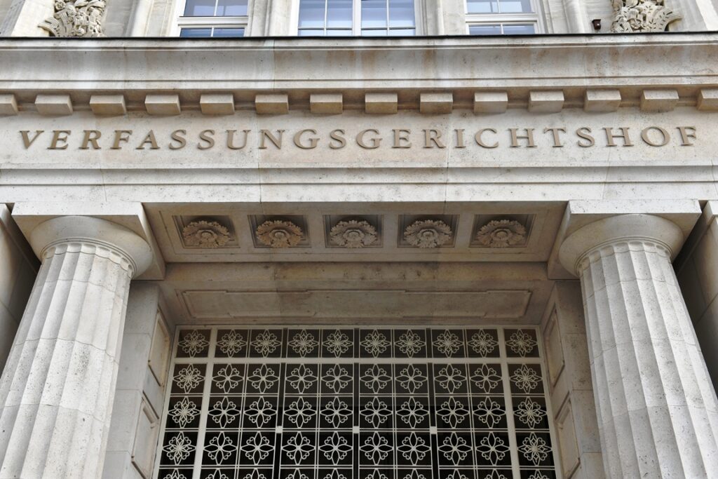 Der Verfassungsgerichtshof hat dem Streit um die Untersagung einer israelfeindlichen Kundgebung ein Ende gesetzt. (© imago images/Depositphotos)