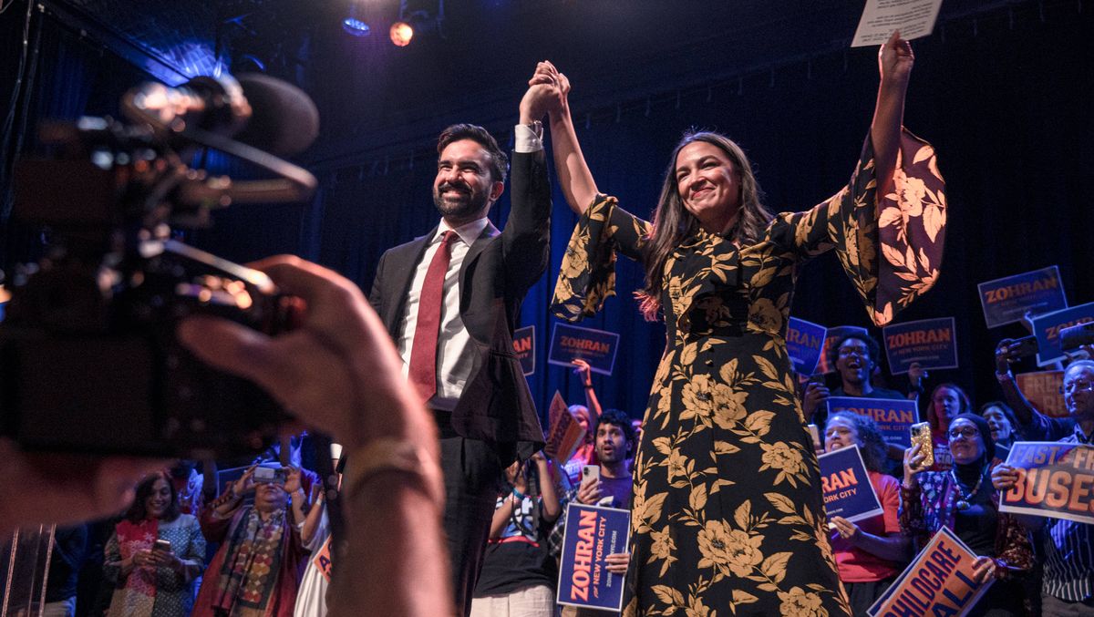 Mitglieder der Demokratischen Sozialisten von Amerika: Zohran Mamdani und Alexandra Ocasio Cortez