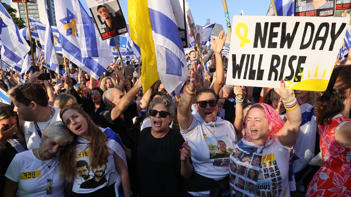 Israelis auf dem »Platz der Geiseln« feiern die Rückkehr verbliebenen Hamas-Gefangenen