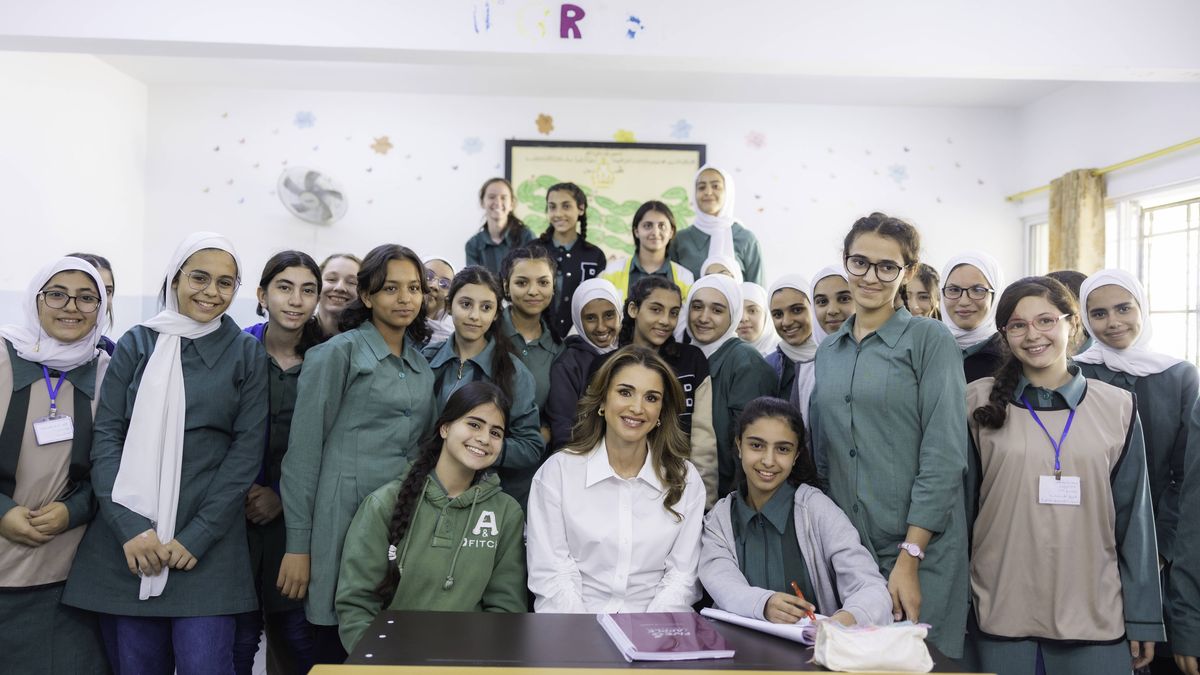 Jordaniens Königin Rania besucht eine Mädchenschule in Amman