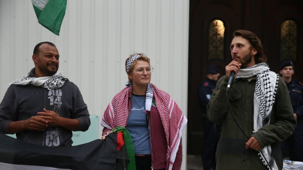 Österreichische Teilnehmer der Gaza-Flottille nach ihrer Rückkehr nach Wien