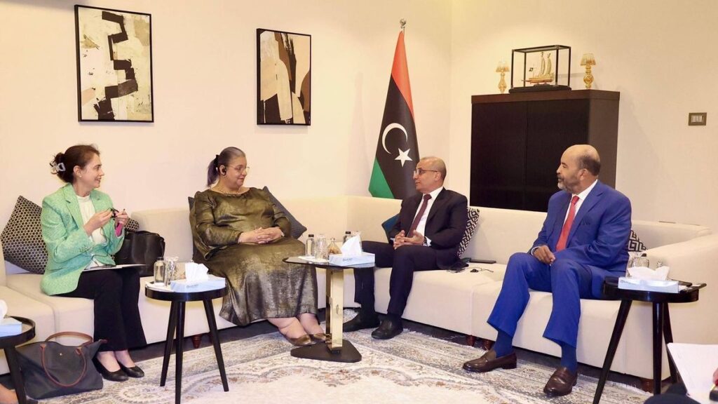 Mitglieder des Präsidialrats empfangen die Leiterin der UN-Mission in Libyen, Hana Tetteh