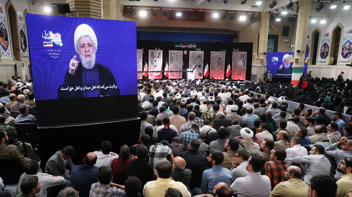 Übertragung einer Rede von Hisbollah-Chef Naim Qassem in den Iran