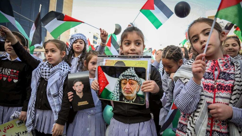Palästinensische Kinder in Hebron demonstrieren für in Israel inhaftierte Terroristen