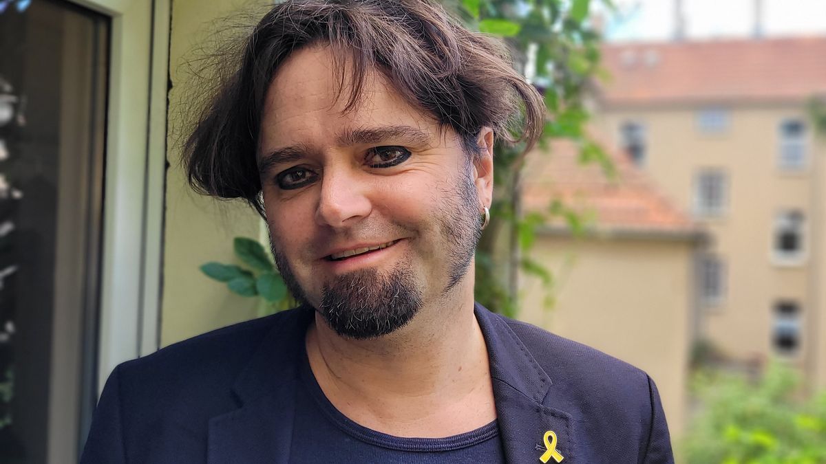 Alexander Carstiuc ist einer der drei Betreiberinnen der Programmschänke Bajszel in Berlin Neukölln