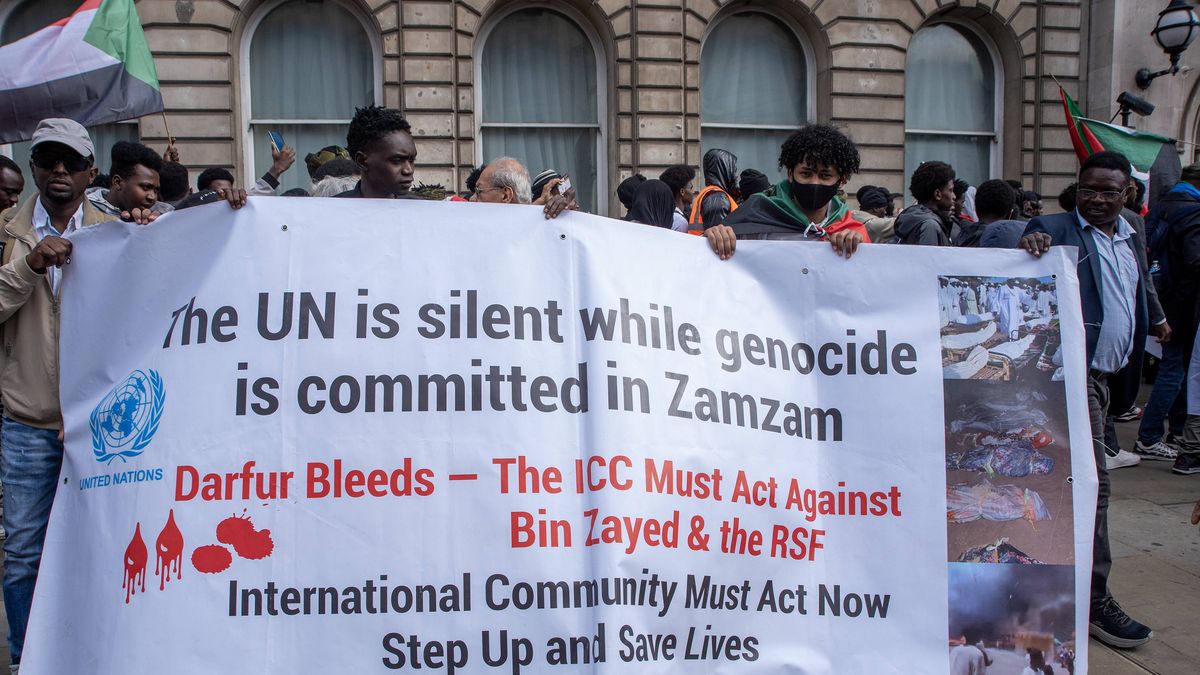 Sudanesen in London demonstrieren gegen die Belagerung von el-Fasher durch die Schnellen Eingreiftruppen