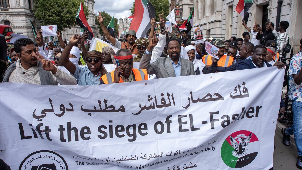 Sudanesen in London demonstrieren gegen die Belagerung von el-Fasher durch die Schnellen Eingreiftruppen
