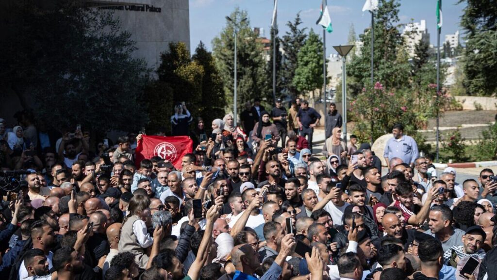 PFLP-Anhänger begrüßen am 13. Oktober 2025 freigelassene Terroristen in Ramallah