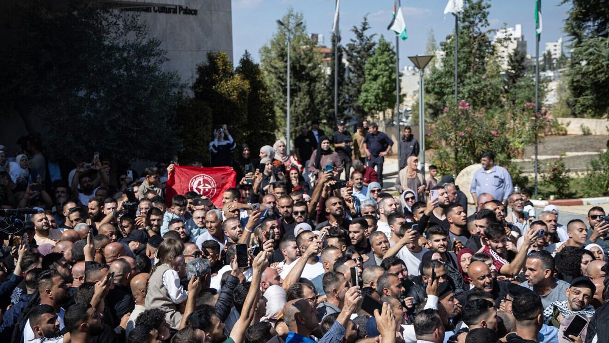 PFLP-Anhänger begrüßen am 13. Oktober 2025 freigelassene Terroristen in Ramallah