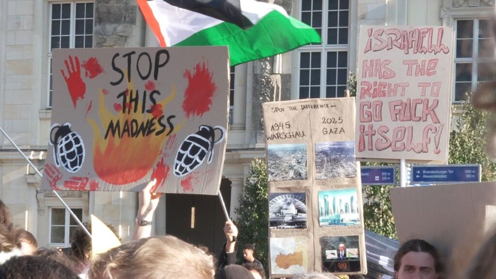 Holocaust-Relativierung auf der von »All Eyes on Gaza«-Studie untersuchten Demonstration