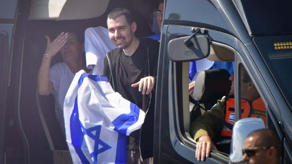 Guy Gilboa-Dalal bei seiner Rückkehr aus der Hamas-Geiselhaft nach Israel