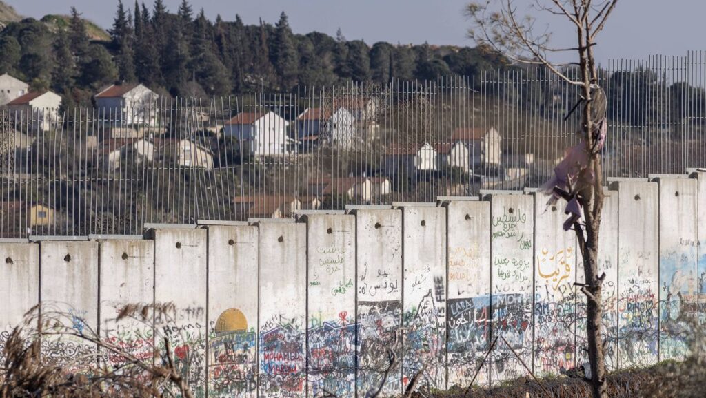 Die an der Grenzmauer zum Libanon gelegen Stadt Metula im Norden Israels