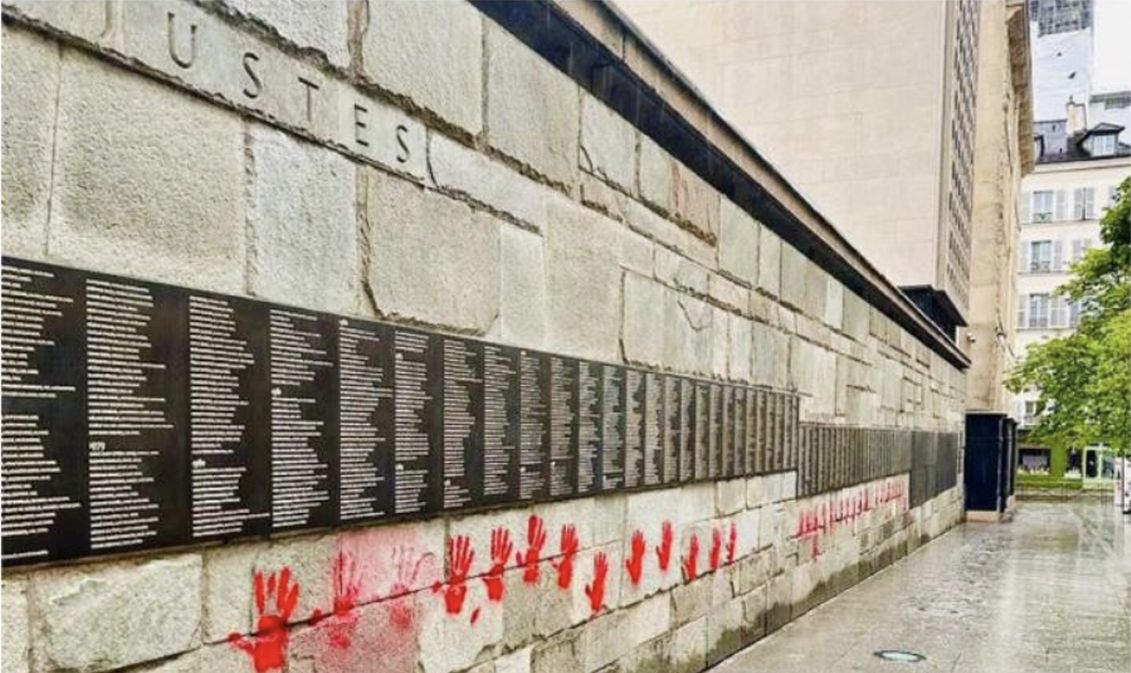 Russische Einflussoperation: Im Mai 2024 wurde das Pariser Holocaust-Mahnmal durch das Aufsprühen »roter Hände« geschändet