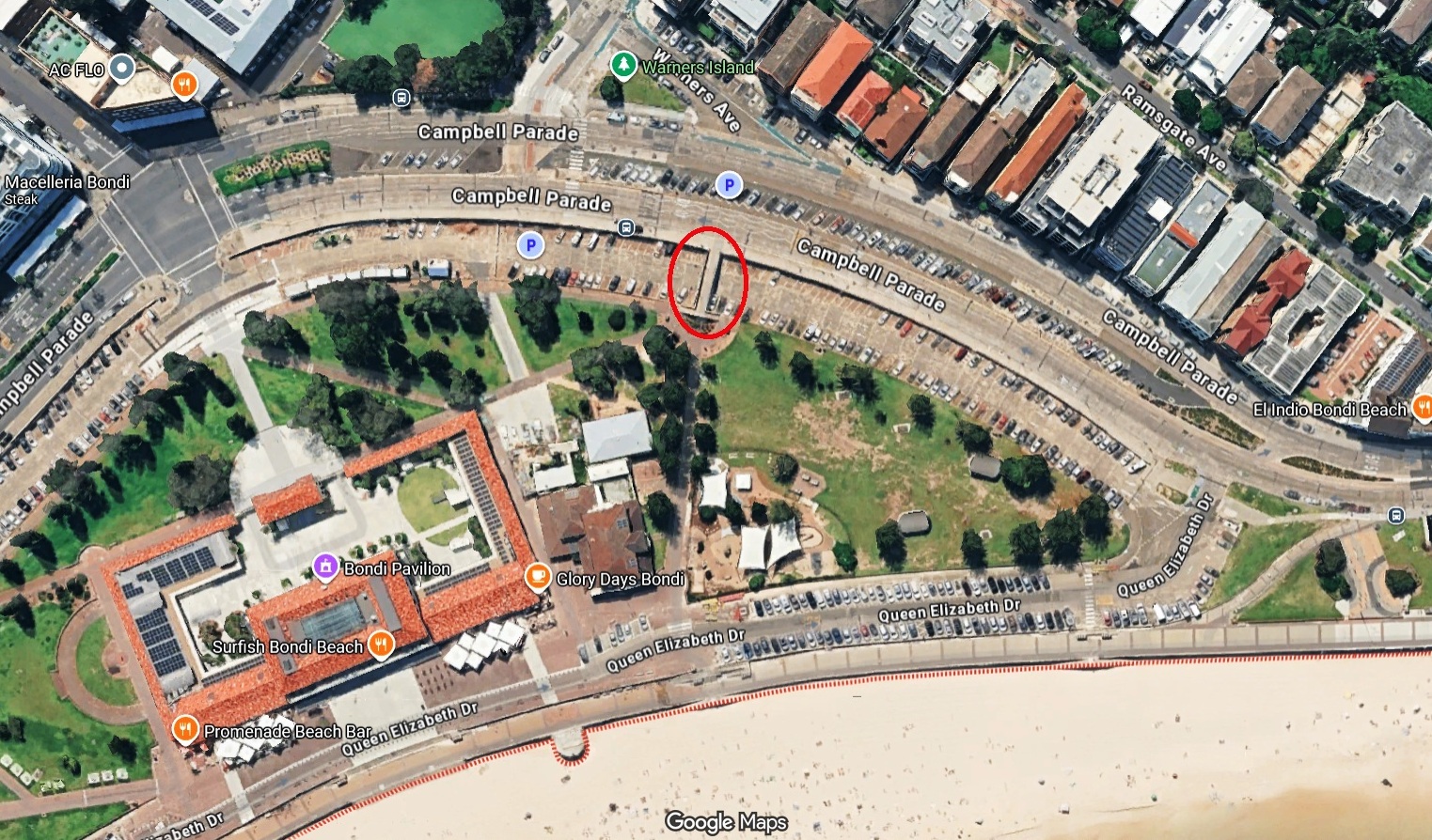 Auf Videos des Anschlages am Bondi Beach ist zu sehen, wie die Terroristen von der markierten Fußgängerbrücke auf Menschen schießen. (Quelle: Google Maps)