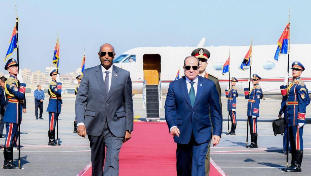 Ägypten Präsident al-Sisi empfängt al-Burhan, den De-facto-Machthaber des Sudans in Kairo