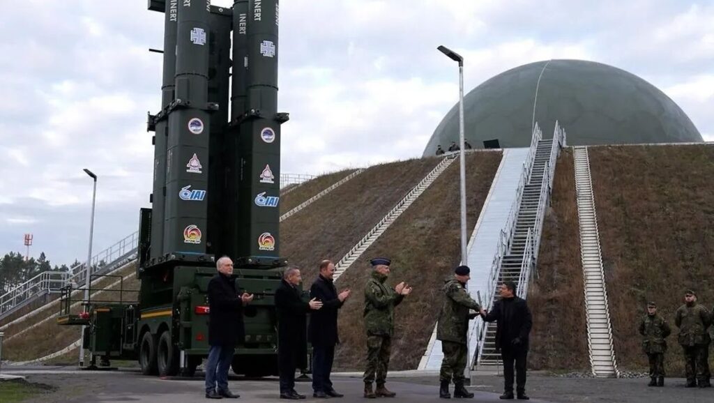 Übergabe des ersten israelischen Arrow-3-Systems an Deutschland