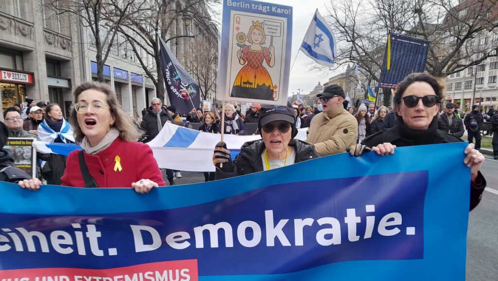 »Berlin trägt Karo«: »Marsch der Frauen« gegen Antisemitismus, islamistischen Terror und für Demokratie