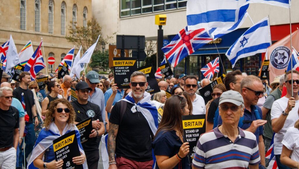 Landesweite Demonstration gegen Antisemitismus in London