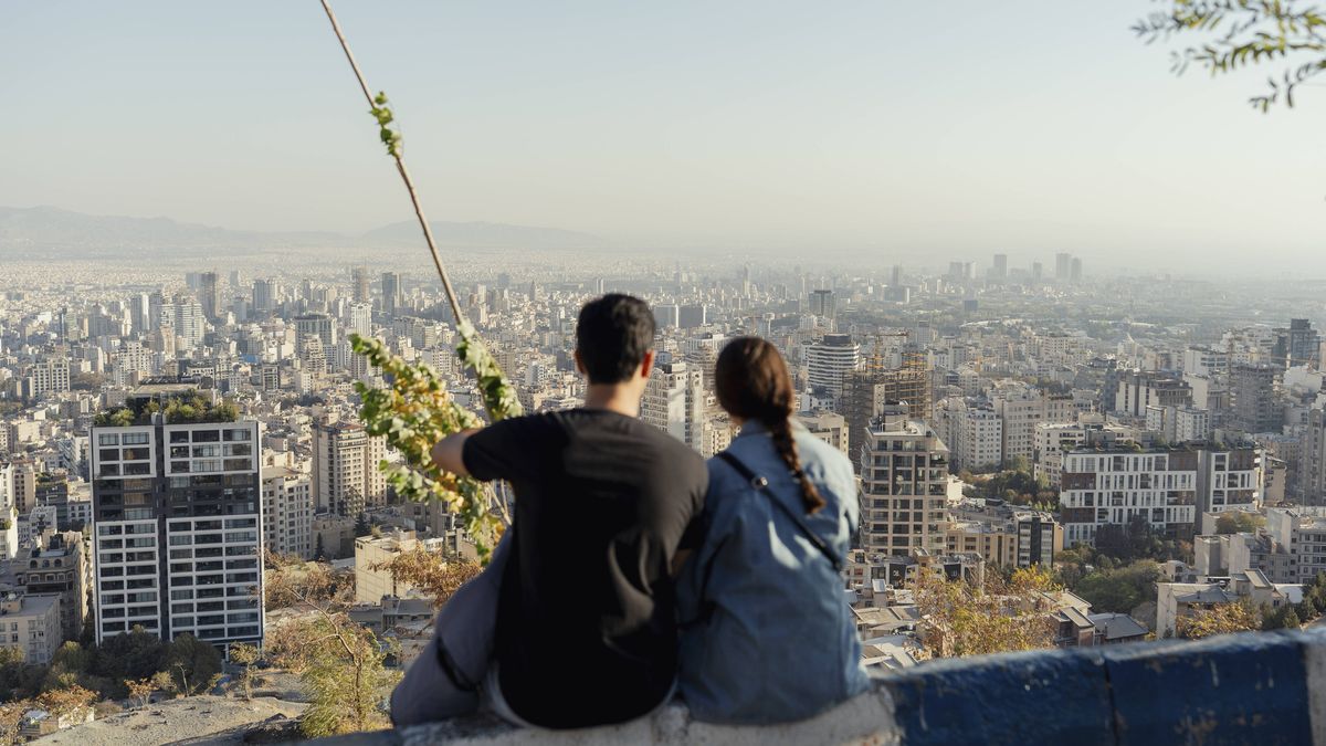 Die ideologischen Vorgaben des Regimes stellen junge Paare im Iran vor große Schwierigkeiten