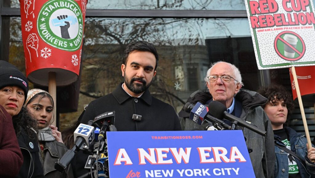 Zohran Mamdani und Bernie Sanders bei Demonstration von Starbucks-Angestellten